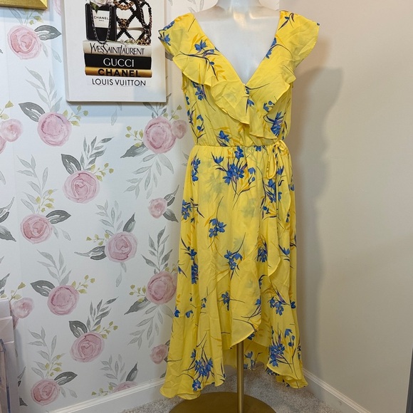 Socialite Dresses & Skirts - Socialite Yellow Floral Dress